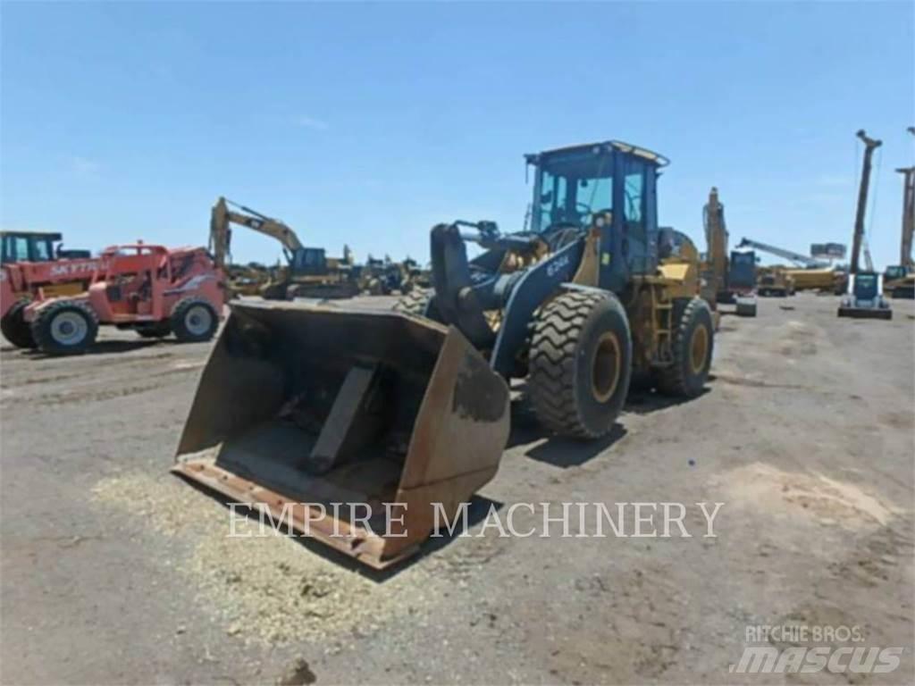 John Deere 624K Фронтальные погрузчики