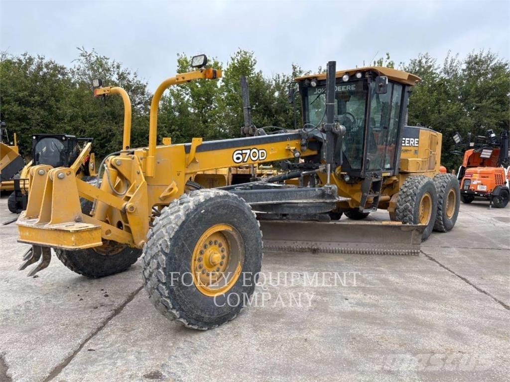 John Deere 670 Грейдеры