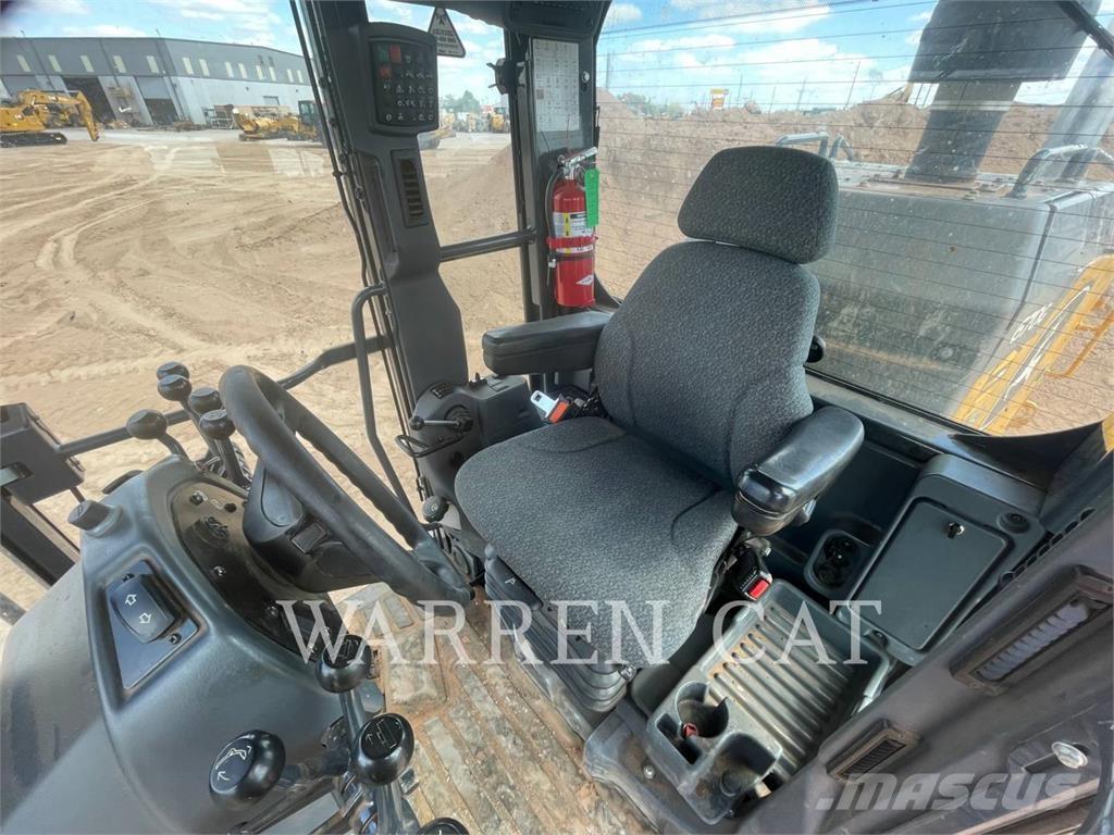 John Deere 670 Грейдеры