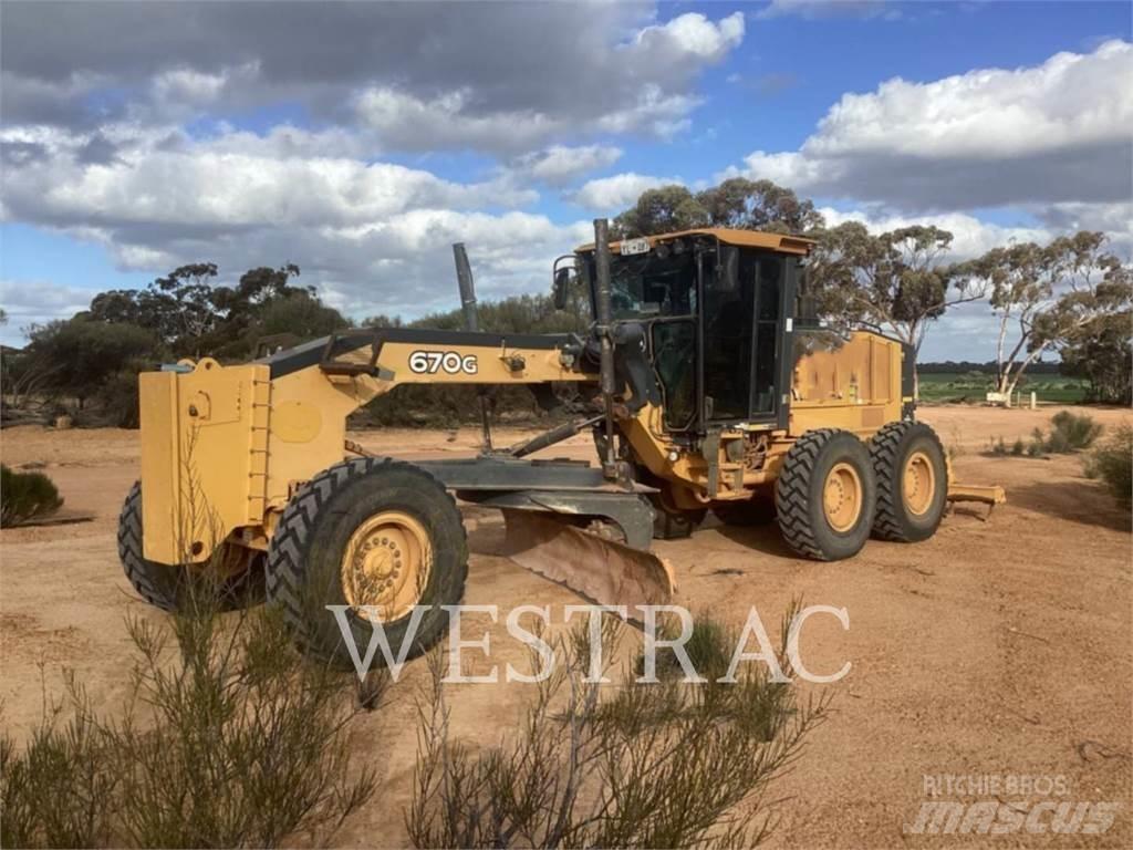 John Deere 670G Грейдеры