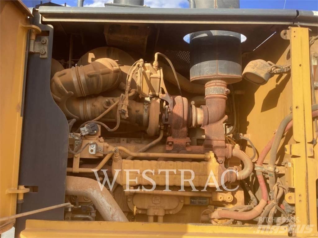 John Deere 670G Грейдеры