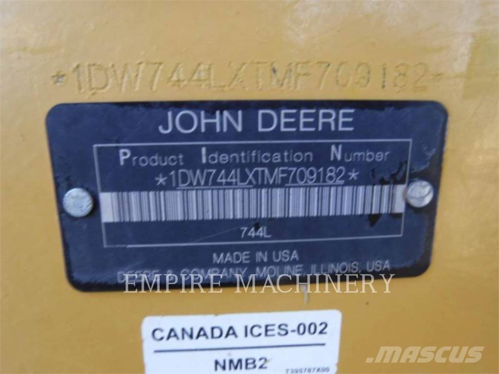 John Deere 744L Фронтальные погрузчики
