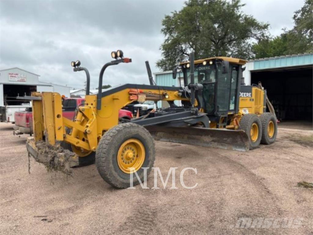 John Deere 770G Грейдеры