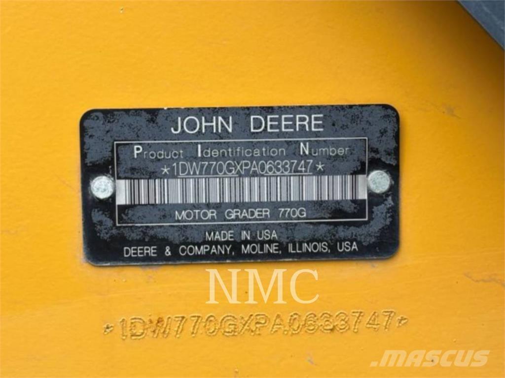 John Deere 770G Грейдеры