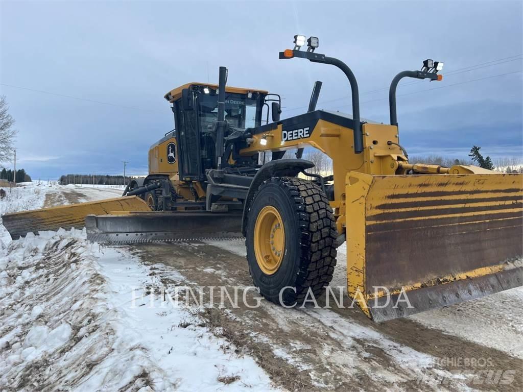 John Deere 772G Грейдеры