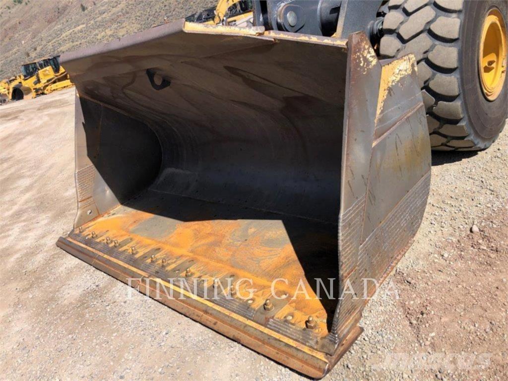 John Deere 824K Фронтальные погрузчики