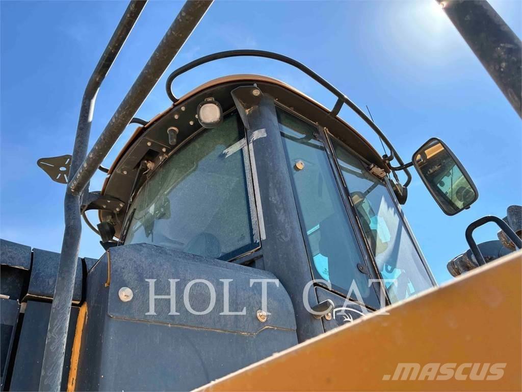 John Deere 844K III Фронтальные погрузчики