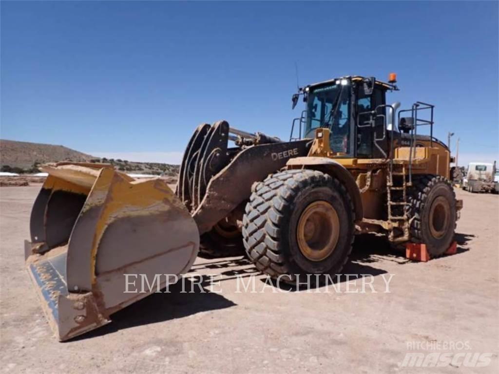 John Deere 844P Фронтальные погрузчики