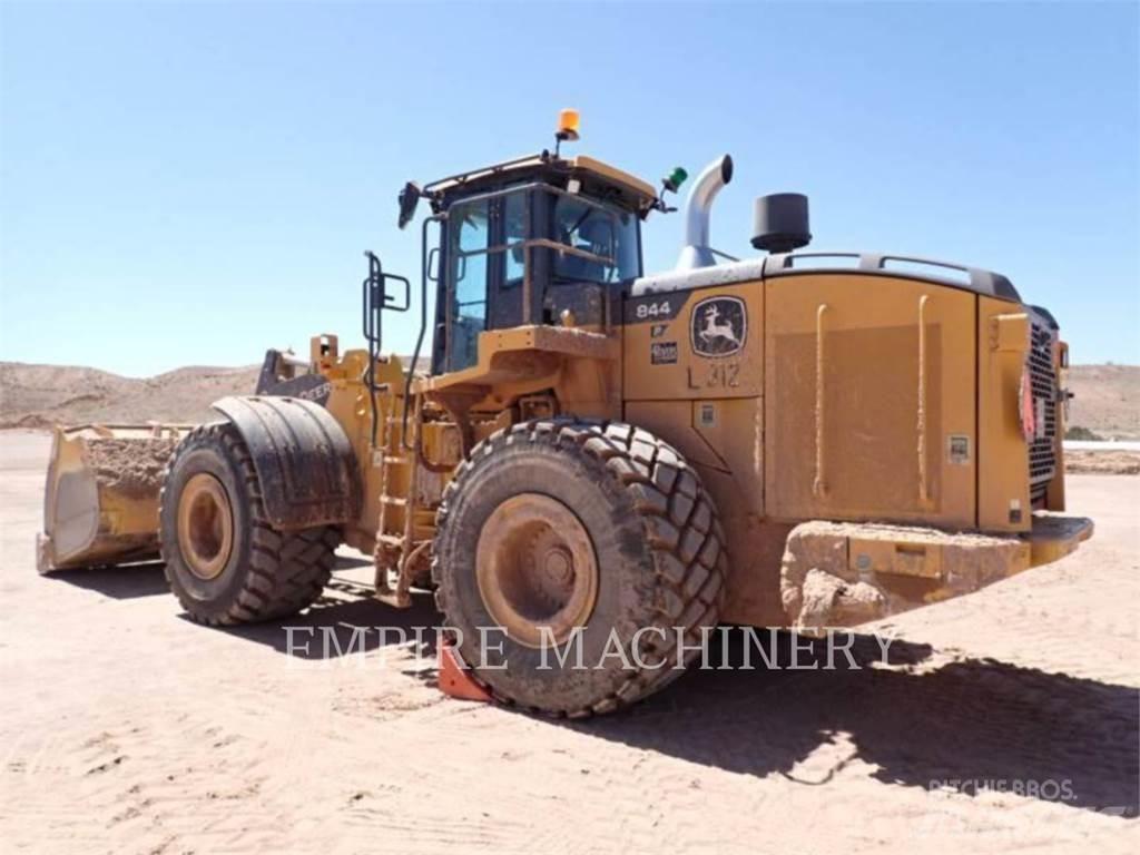 John Deere 844P Фронтальные погрузчики