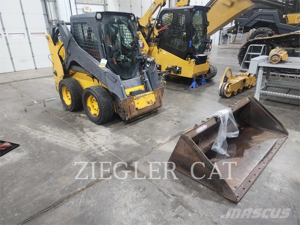 John Deere & CO. 318G Мини-погрузчики