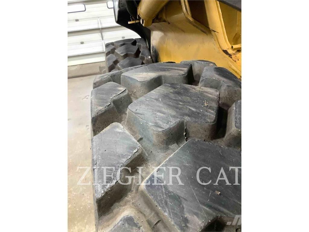John Deere & CO. 320 D Мини-погрузчики