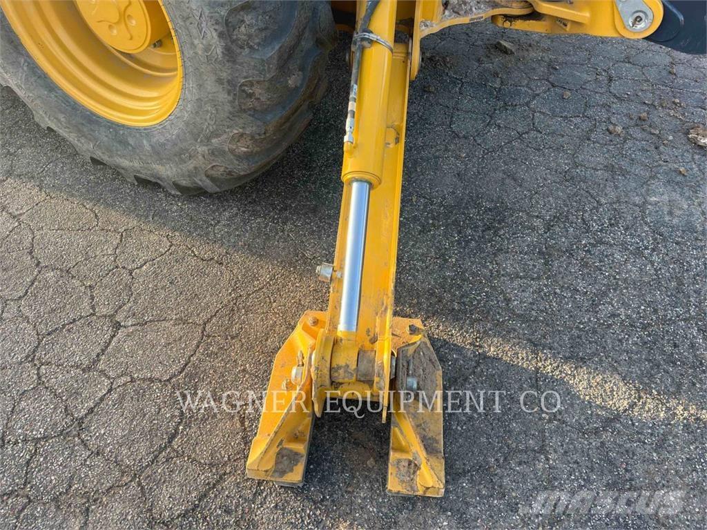 John Deere & CO. 320P Экскаваторы-погрузчики