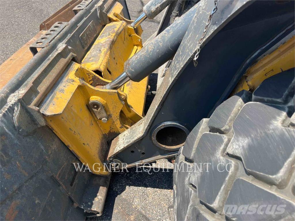 John Deere & CO. 324G Мини-погрузчики