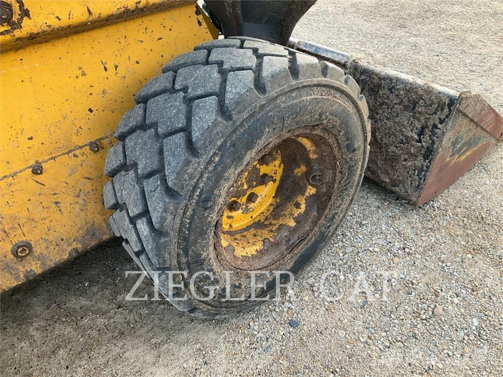 John Deere & CO. 330G Гусеничные фронтальные погрузчики