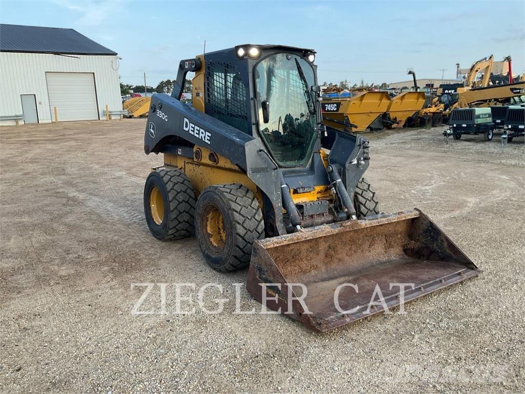 John Deere & CO. 330G Гусеничные фронтальные погрузчики