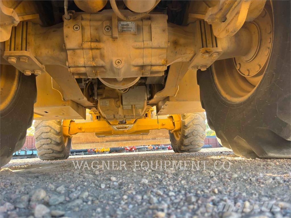 John Deere & CO. 410K TC Экскаваторы-погрузчики