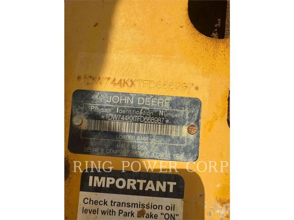 John Deere & CO. 744K Фронтальные погрузчики