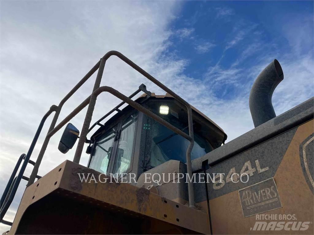 John Deere & CO. 844L Фронтальные погрузчики