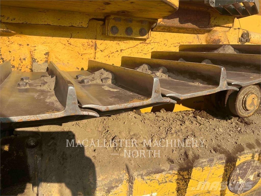 Komatsu D39PX-23 Гусеничные бульдозеры