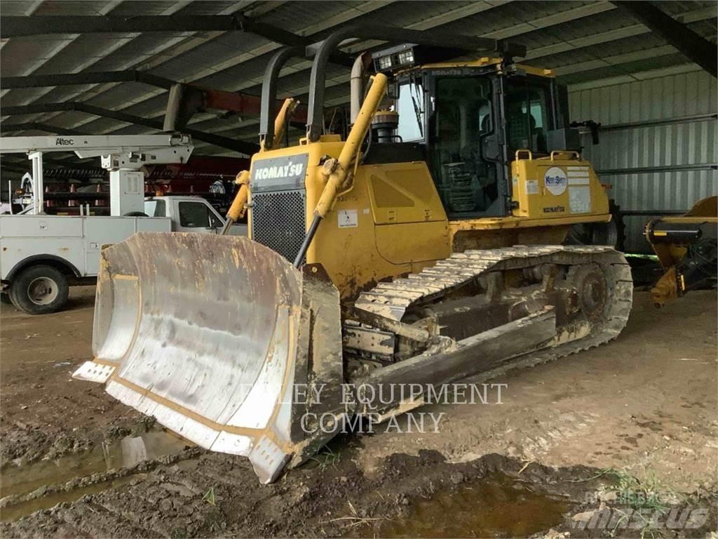 Komatsu D65EX17 Гусеничные бульдозеры