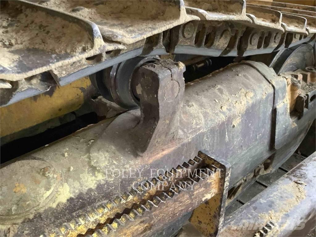 Komatsu D65EX17 Гусеничные бульдозеры