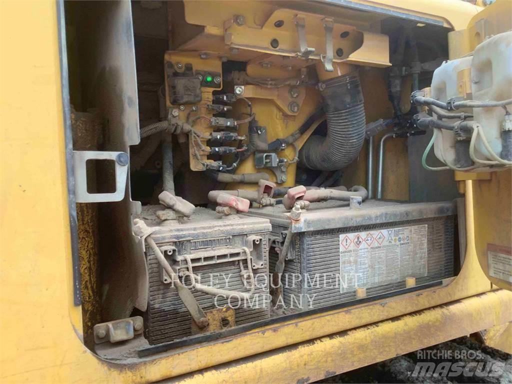 Komatsu D85EXI Гусеничные бульдозеры