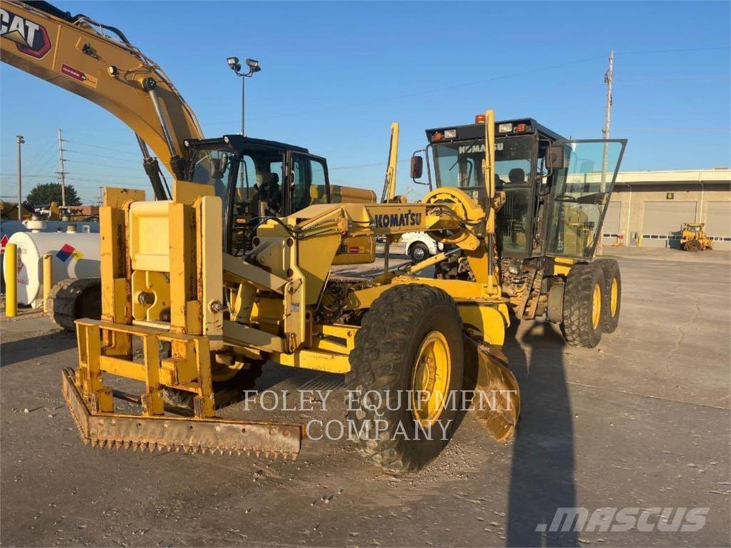 Komatsu GD655-3 Грейдеры