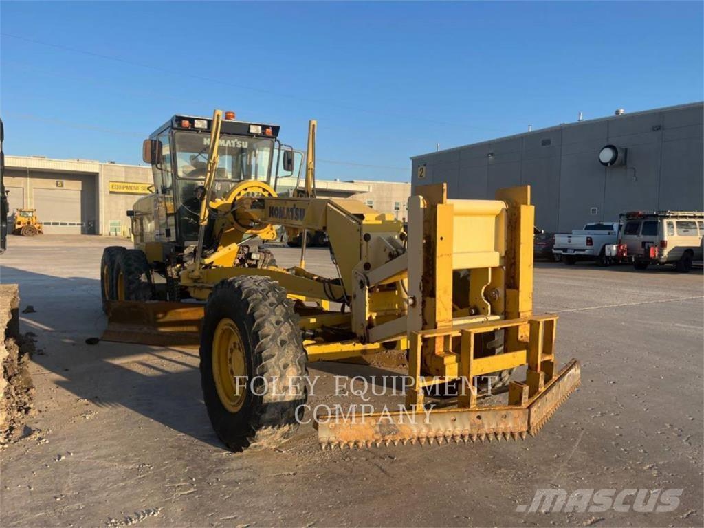 Komatsu GD655-3 Грейдеры