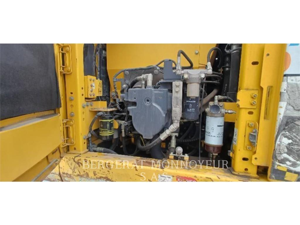 Komatsu HB215LC2 Гусеничные экскаваторы