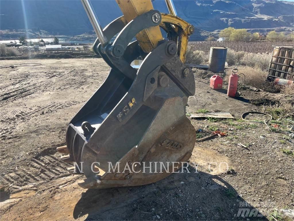 Komatsu PC138USLC Гусеничные экскаваторы