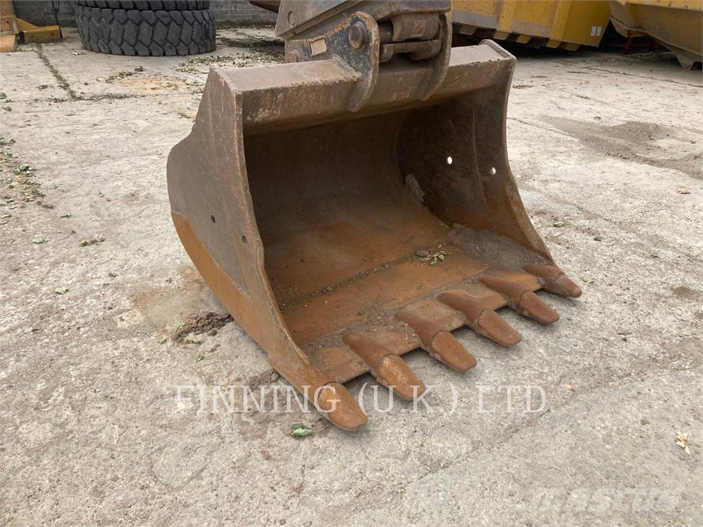 Komatsu PC210-11E0 Гусеничные экскаваторы