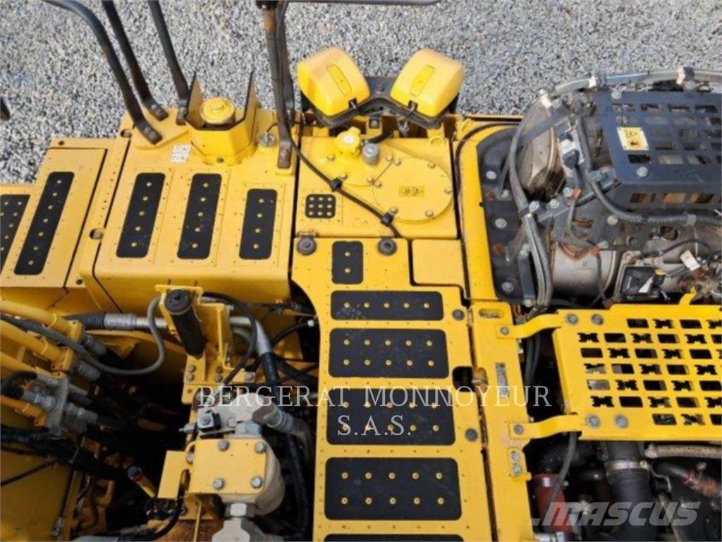 Komatsu PC240LC7 Гусеничные экскаваторы