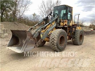 Komatsu WA250-3 Фронтальные погрузчики