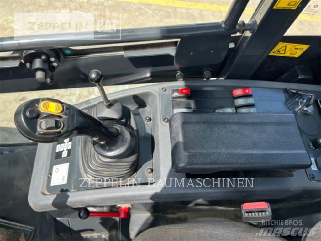 Komatsu WA80M-8EO Фронтальные погрузчики