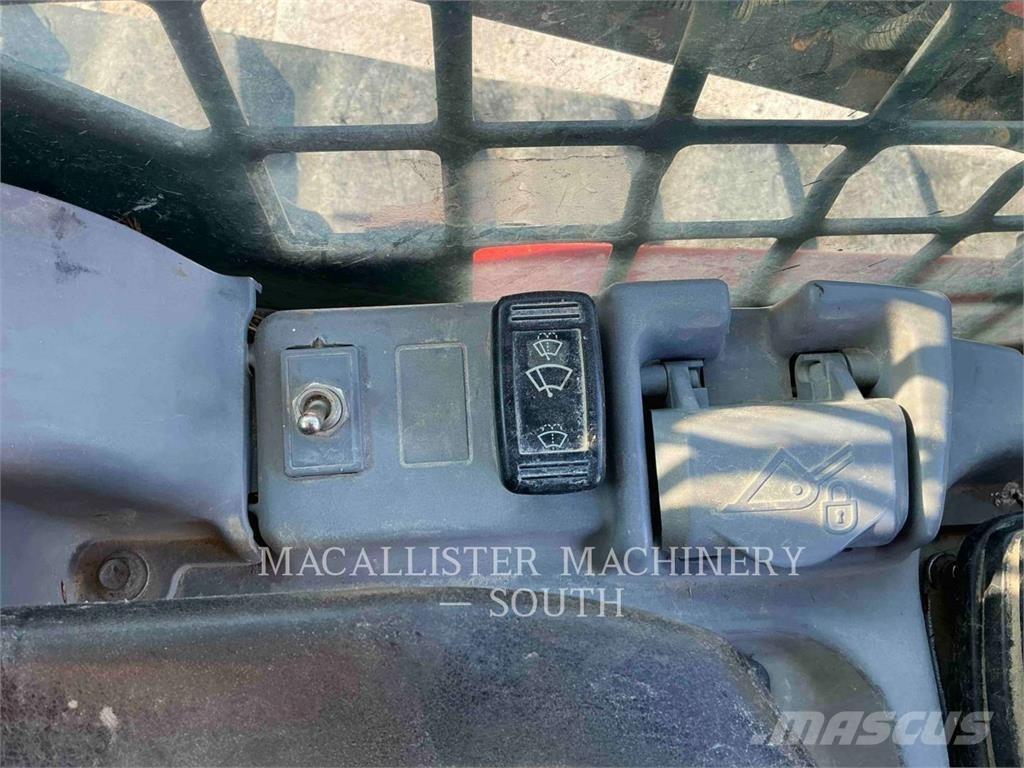 Kubota SVL75 Гусеничные фронтальные погрузчики