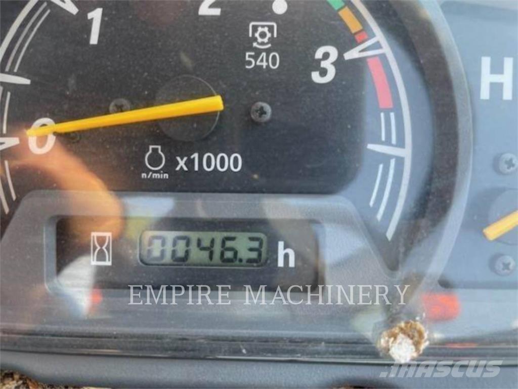 Massey Ferguson GC1723E Трактора