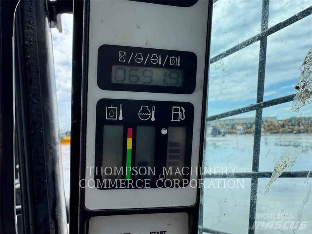 New Holland C237 Гусеничные фронтальные погрузчики