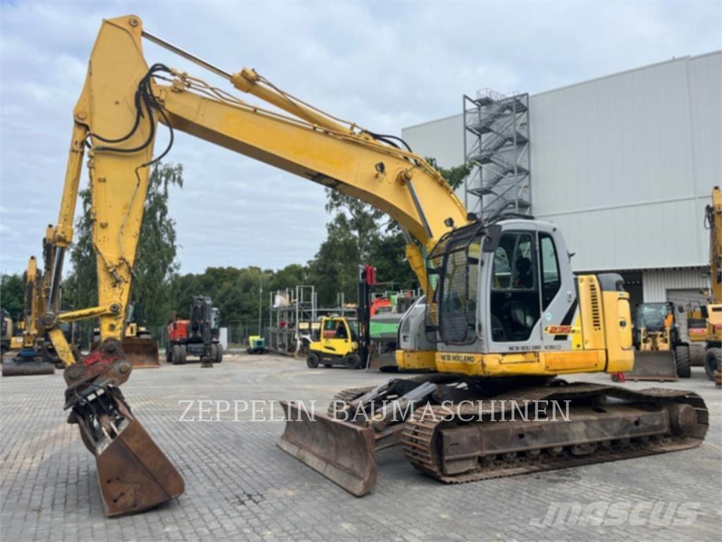 New Holland E235 Гусеничные экскаваторы
