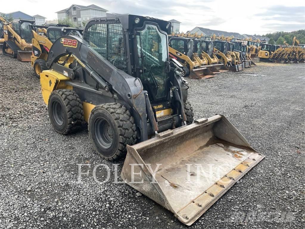 New Holland L228 Мини-погрузчики