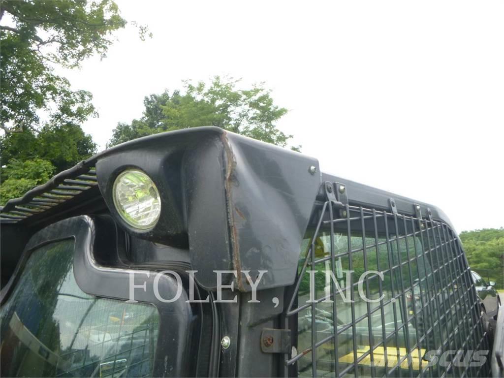 New Holland L228 Мини-погрузчики