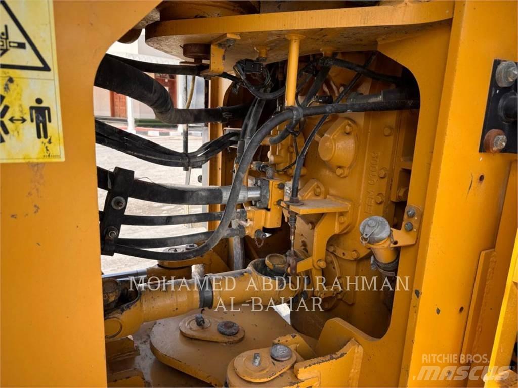 SEM MACHINERY SEM660D Фронтальные погрузчики