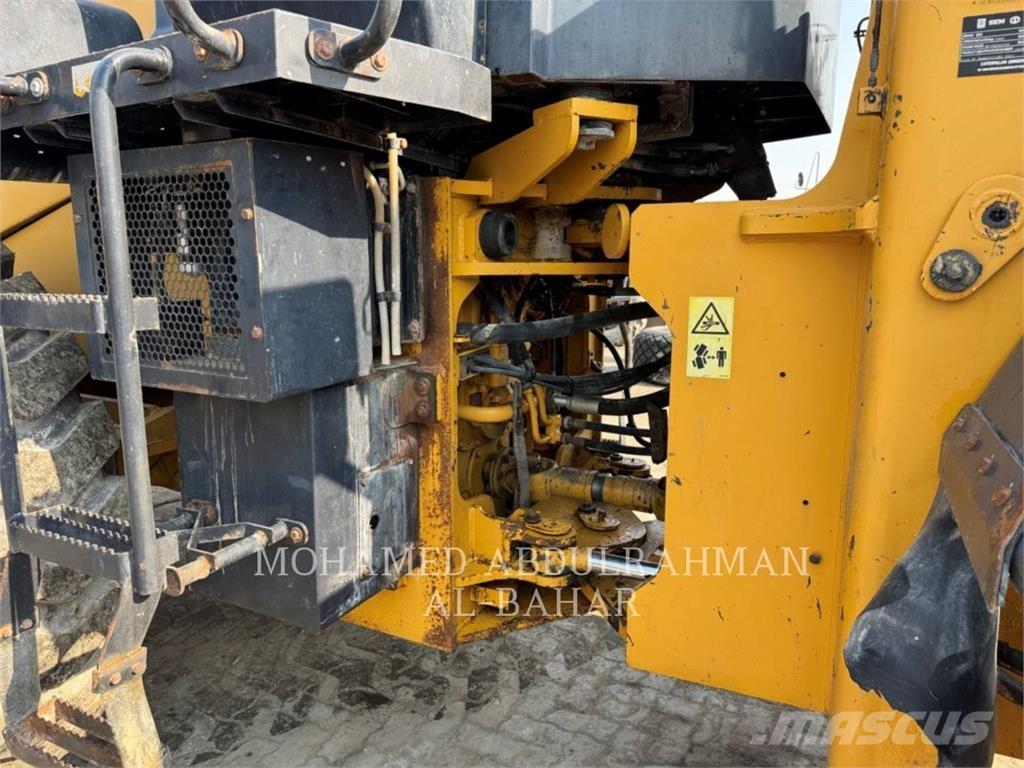 SEM MACHINERY SEM660D Фронтальные погрузчики