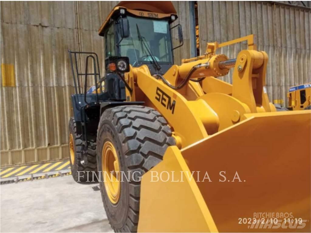 SEM MACHINERY SEM668D Фронтальные погрузчики