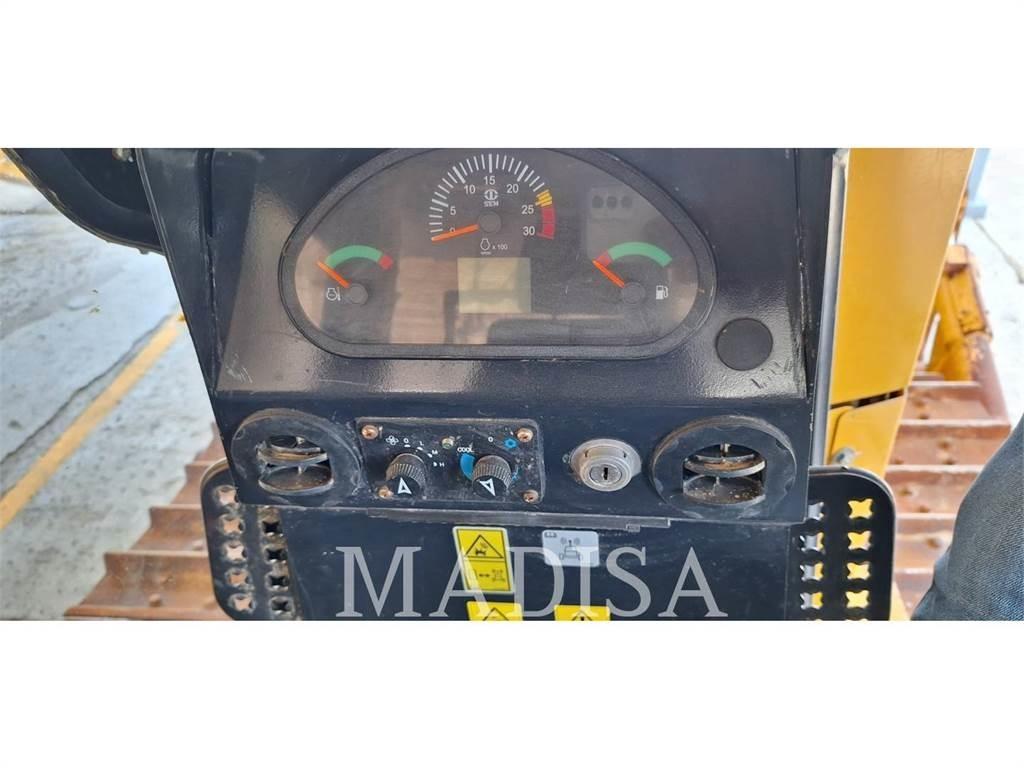 SEM MACHINERY SEM822D Гусеничные бульдозеры