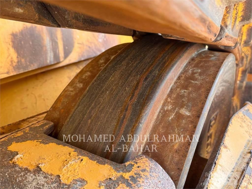 SEM MACHINERY SEM832 Гусеничные бульдозеры