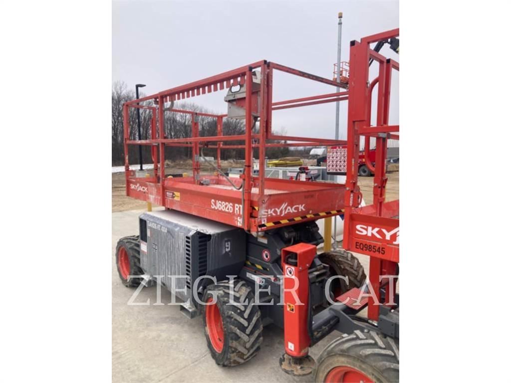Skyjack SJ6826RT Ножничные подъемники