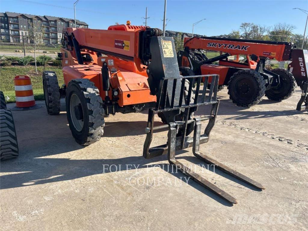 SkyTrak 6042O Телескопические погрузчики