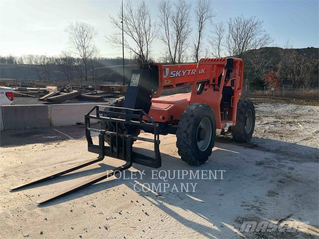 SkyTrak 8042 Телескопические погрузчики