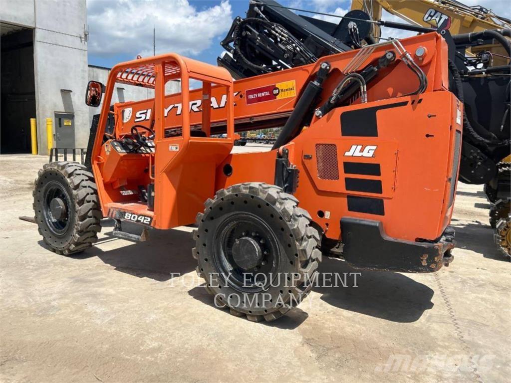 SkyTrak 8042O Телескопические погрузчики