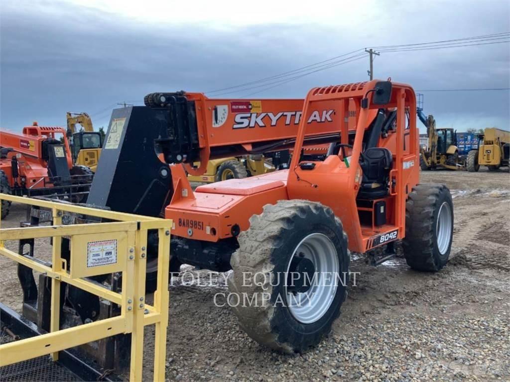 SkyTrak 8042O Телескопические погрузчики
